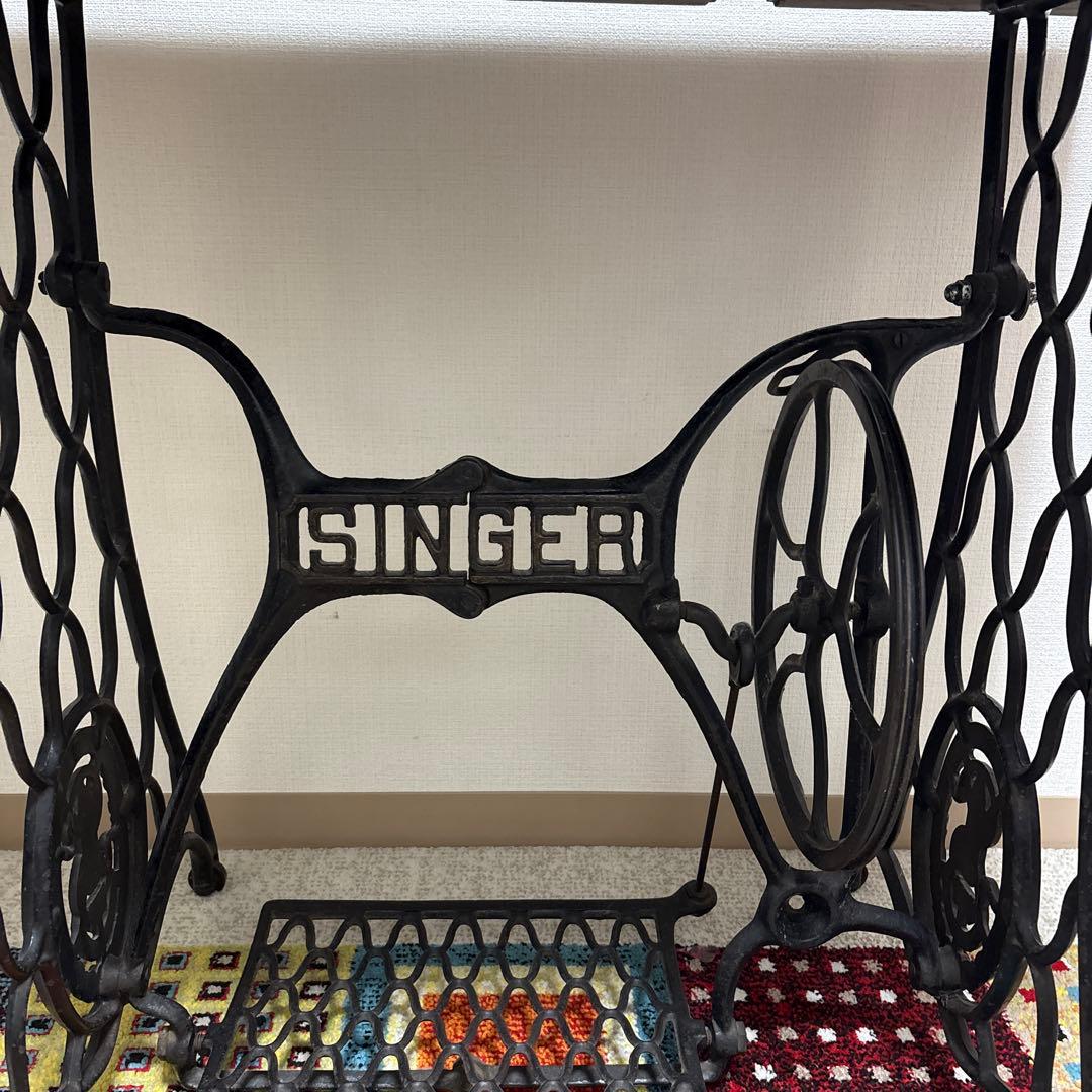 mimosaです。 ミシン台　SINGER アンティーク　テーブル仕立て