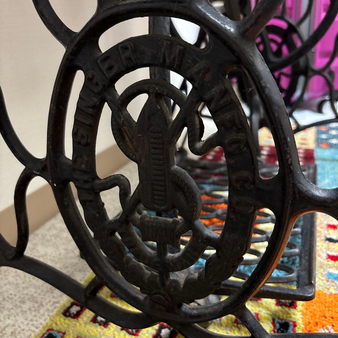 mimosaです。 ミシン台　SINGER アンティーク　テーブル仕立て