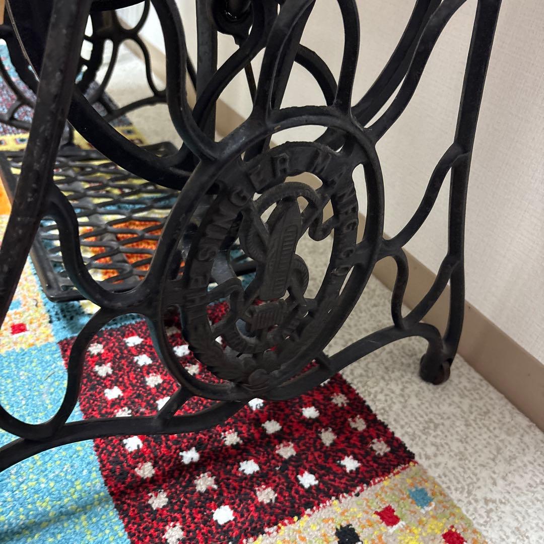 mimosaです。 ミシン台　SINGER アンティーク　テーブル仕立て