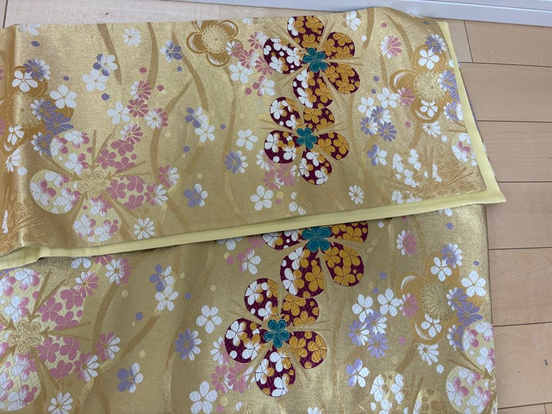 赤い花柄振袖（ファー襟付き） 着物友禅