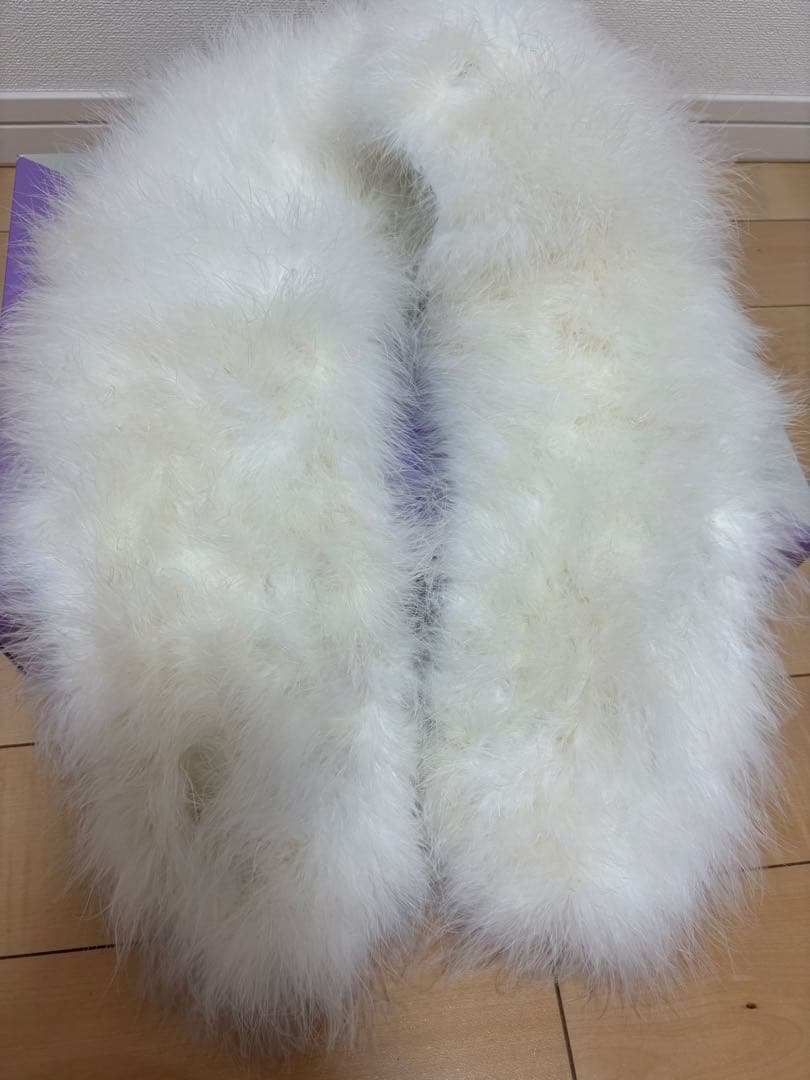 赤い花柄振袖（ファー襟付き） 着物友禅