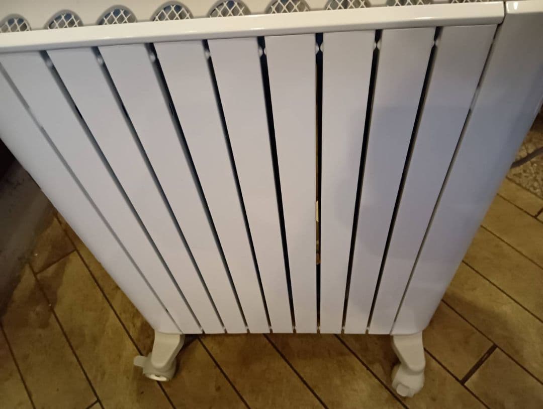 デロンギ オイルヒーター • 型番：RHJ75V0915-GY