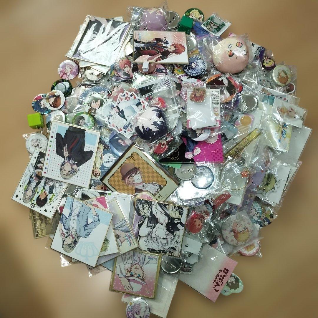 箱込6kg以上　約420点　ゲーム　キャラクターグッズ　まとめ売り　缶バッジ