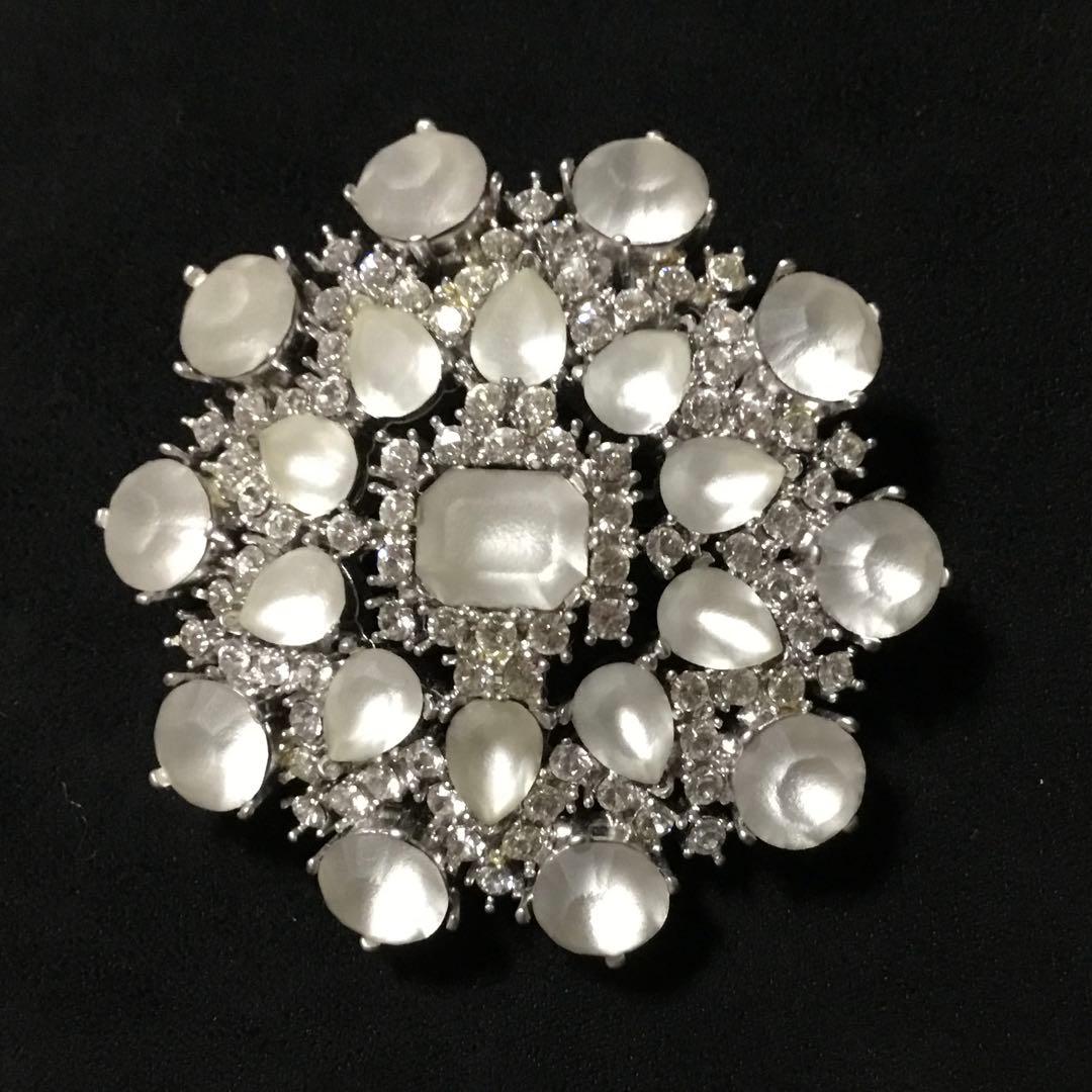 在庫一掃セール中！ハンパない美しさ！FOXEY フローズンブローチ♡