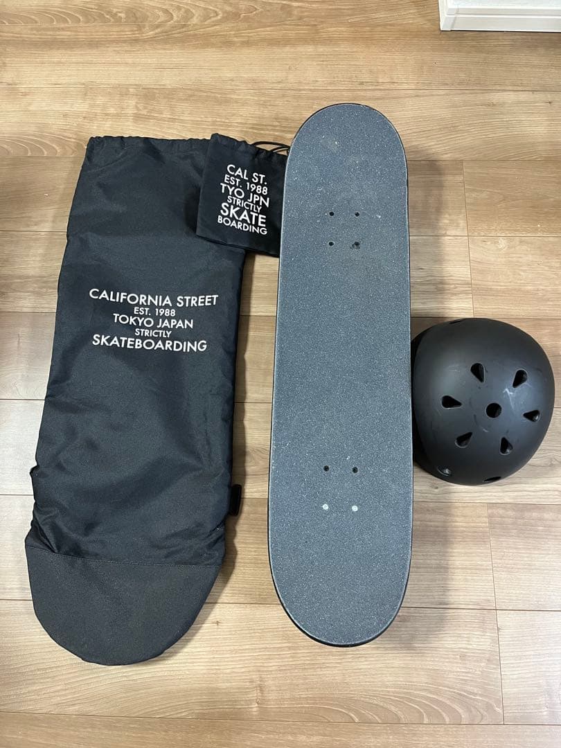 【中古品】スケートボード　コンプリート　（ヘルメット&収納ケース付き）