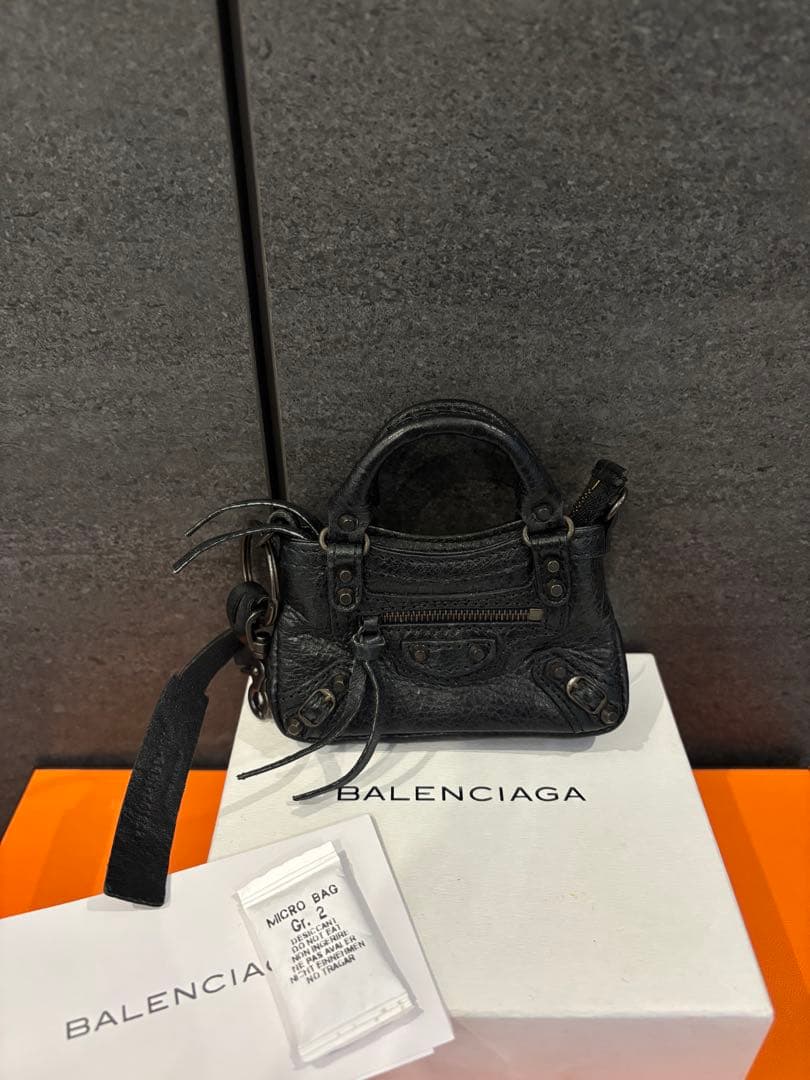 バレンシアガ　ザファースト　ケース　チャーム　ブラック　未使用品★レア物★