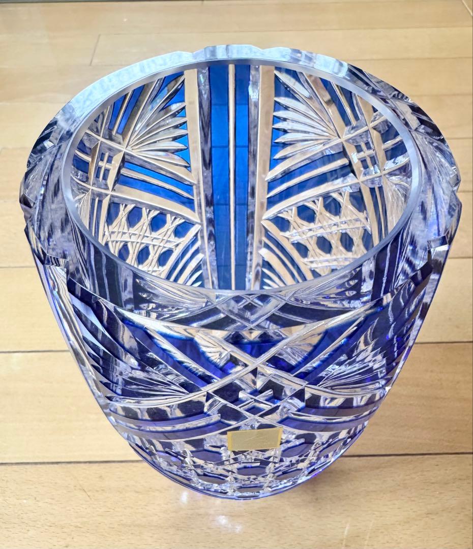 カガミクリスタル　切子　花瓶 中型　青 江戸切子 笹っ葉に八角籠目紋