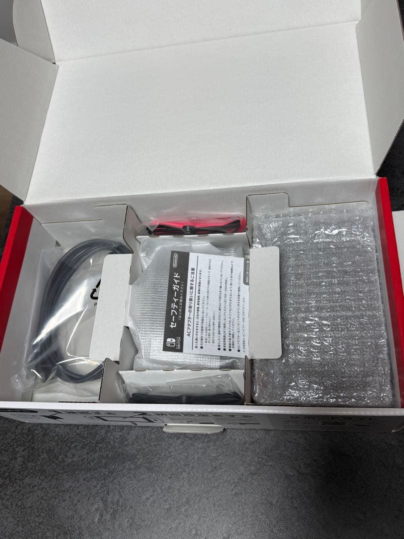 【中古 美品】Nintendo Switch 本体 ＋おまけ ドラクエ モンハン