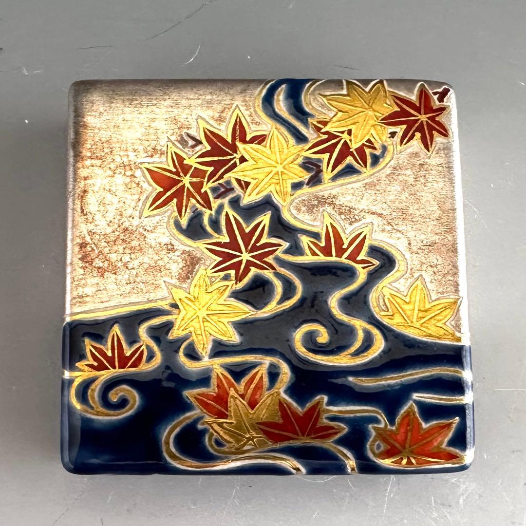 茶道具　色紙形　紅葉流水　香合　水無月窯　藤谷芳哉　共箱　秋　もみじ　炉用　京焼