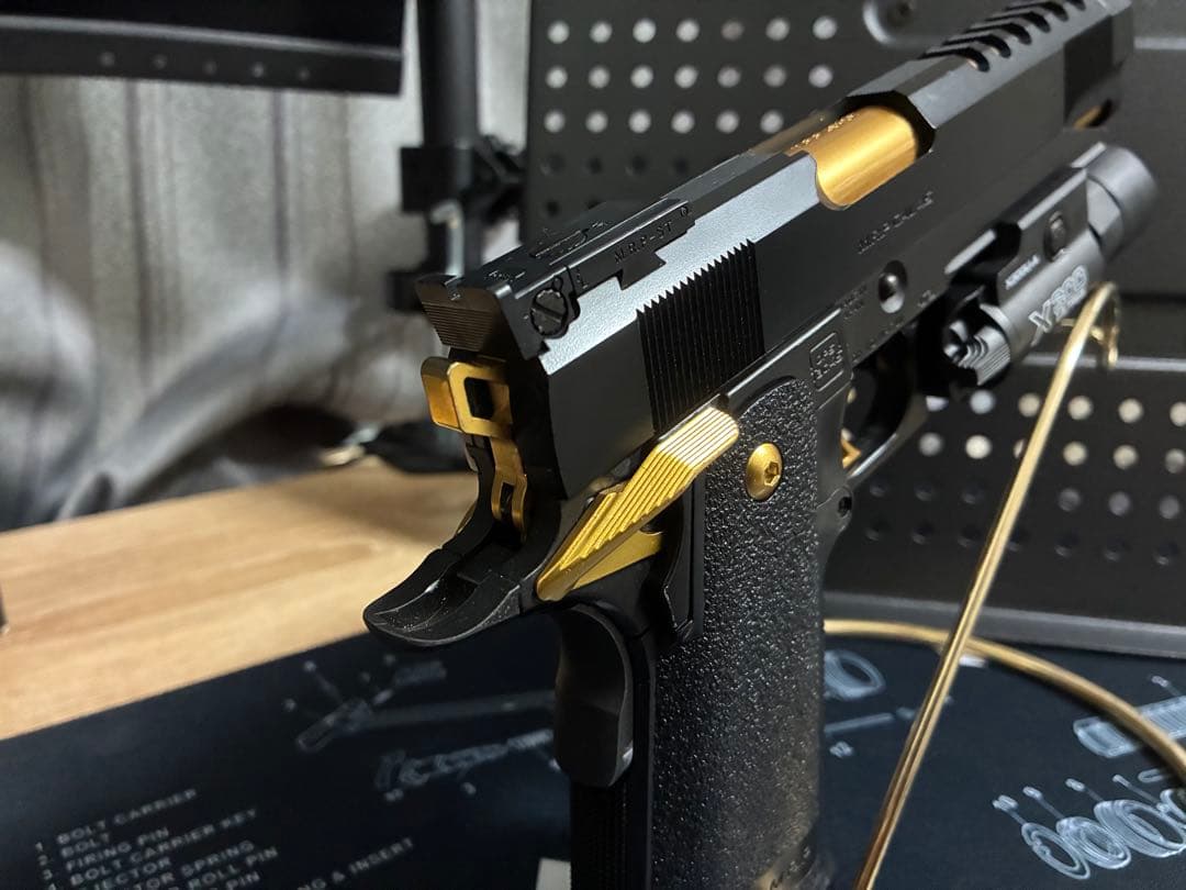 起きたら価格戻します　ハイキャパ5.1 ゴールド　X300ライト＆マガジン4本