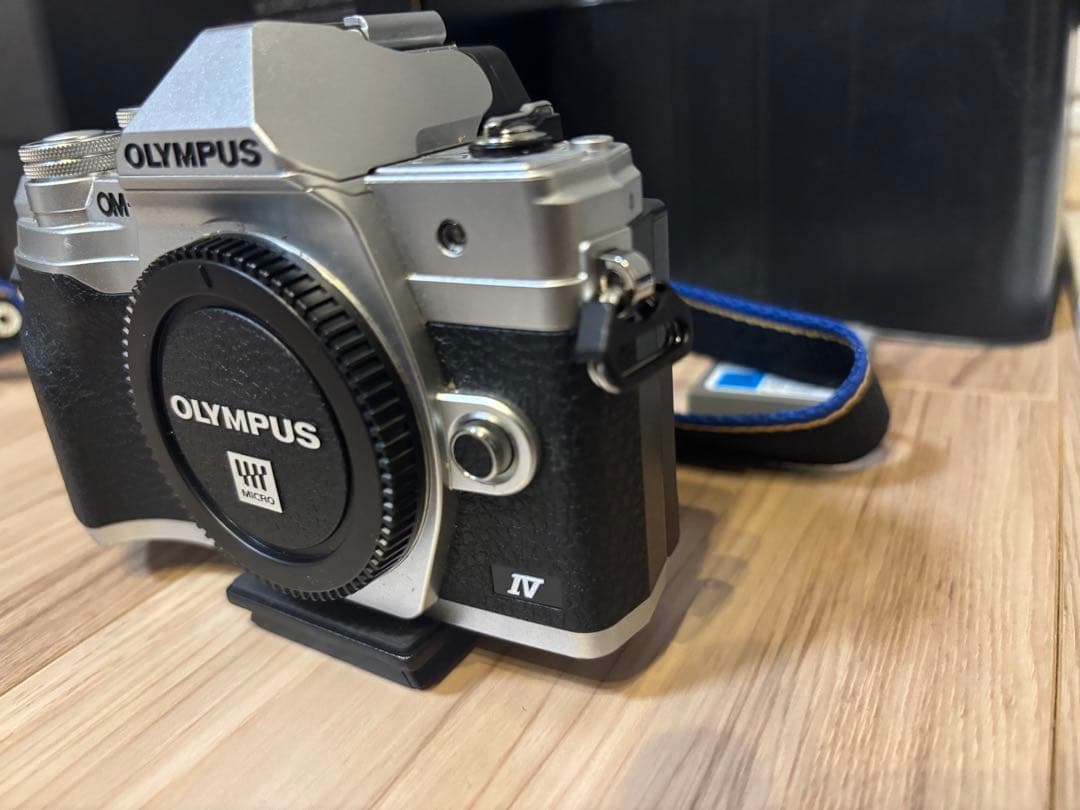 オリンパス OM-D E-M10 MarkIV EZダブルズームキット シルバー
