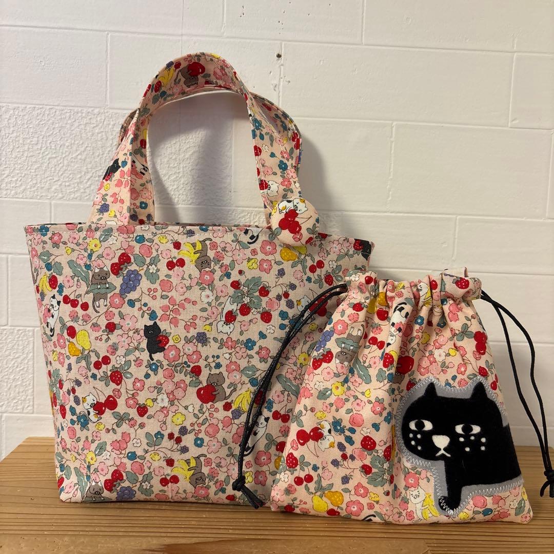 感謝価格　SALE 猫柄　猫ちゃん大集合ポーチ　パッチワーク　人気　ハンドメイド