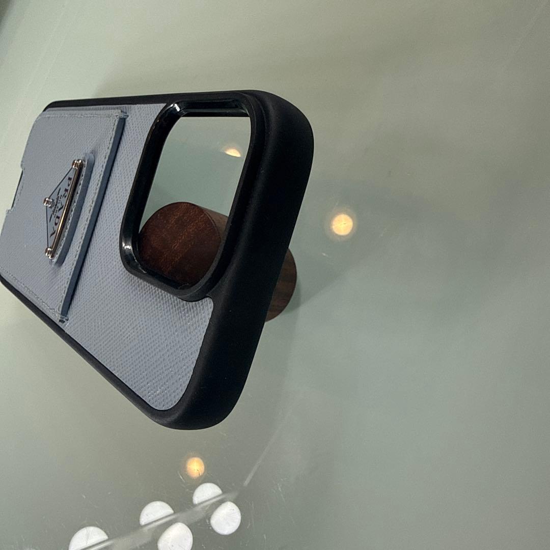 PRADA iPhone16pro ケース（薄い水色）