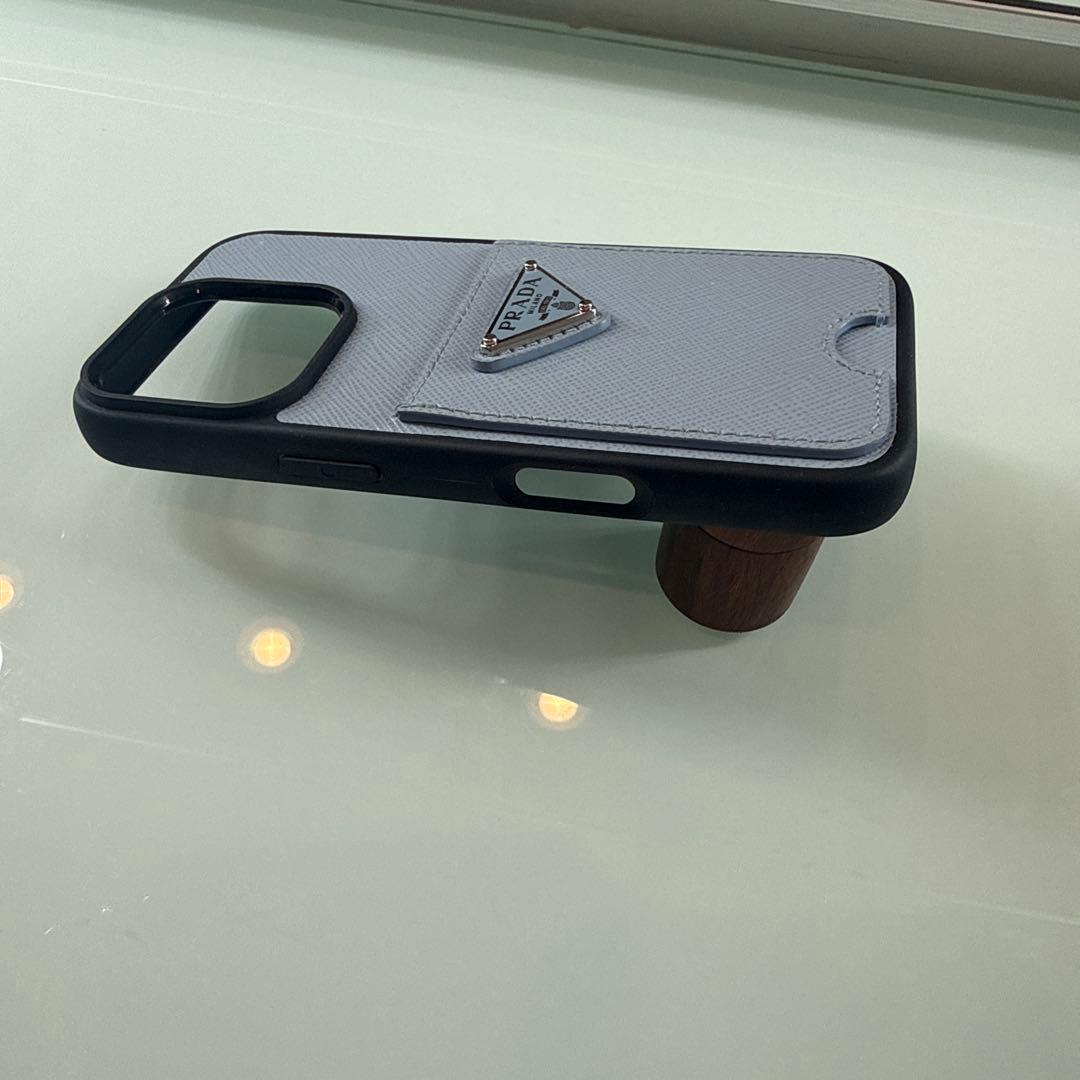 PRADA iPhone16pro ケース（薄い水色）