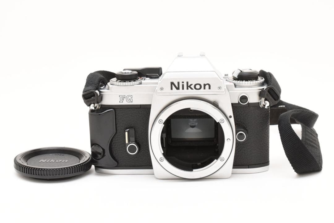 美品 NIKON FG シルバー フィルムカメラ　モルト新品交換済 N M558