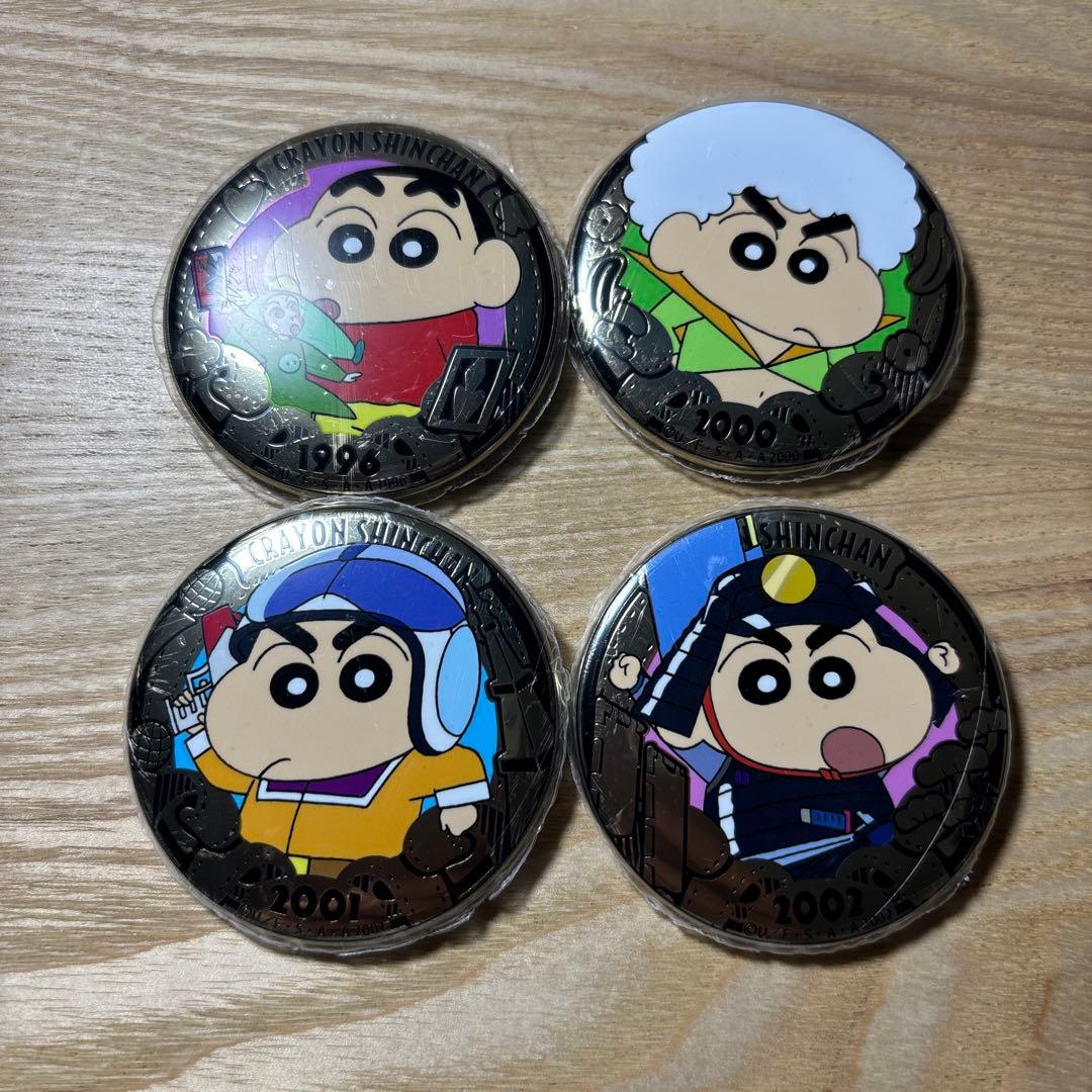 空豆小僧さん専用 クレヨンしんちゃん24金　1月限定特価　メッキ缶バッジ16種