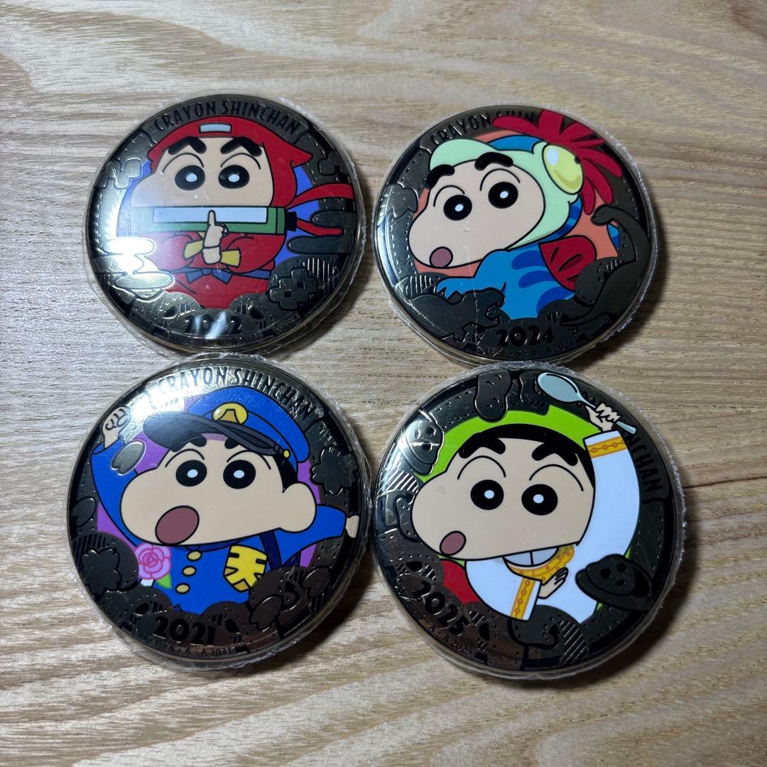 空豆小僧さん専用 クレヨンしんちゃん24金　1月限定特価　メッキ缶バッジ16種