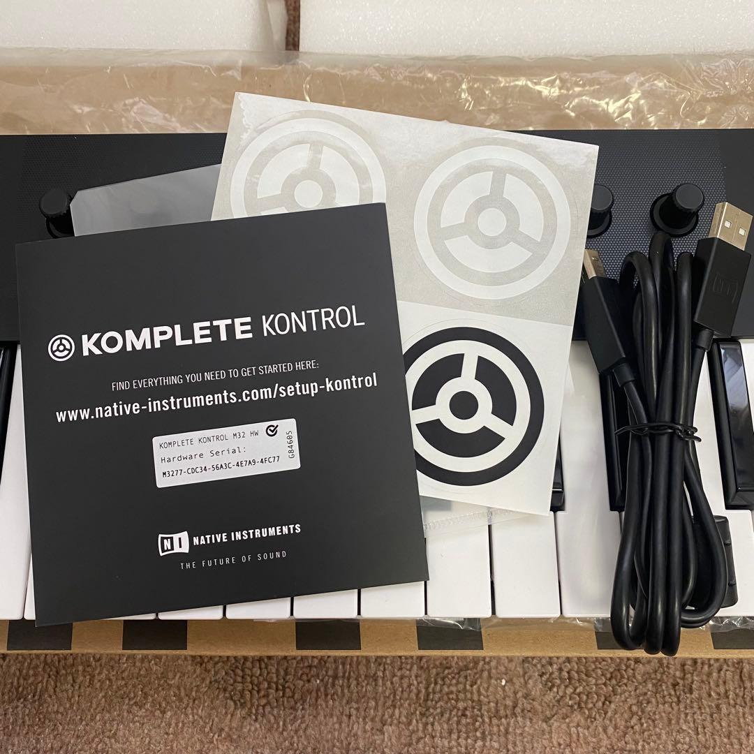 【美品】KOMPLETE KONTROL M32 MIDIキーボード