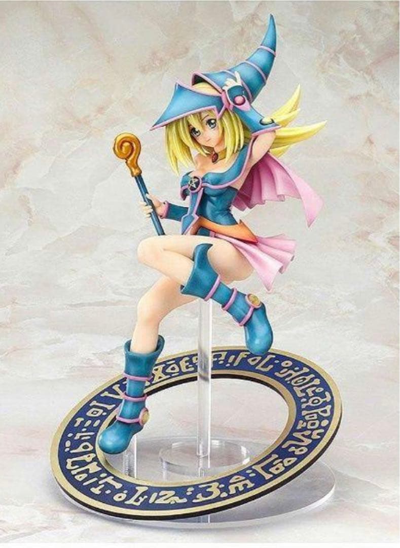 新品　美品　遊戯王　ブラックマジシャンガール　フィギュア