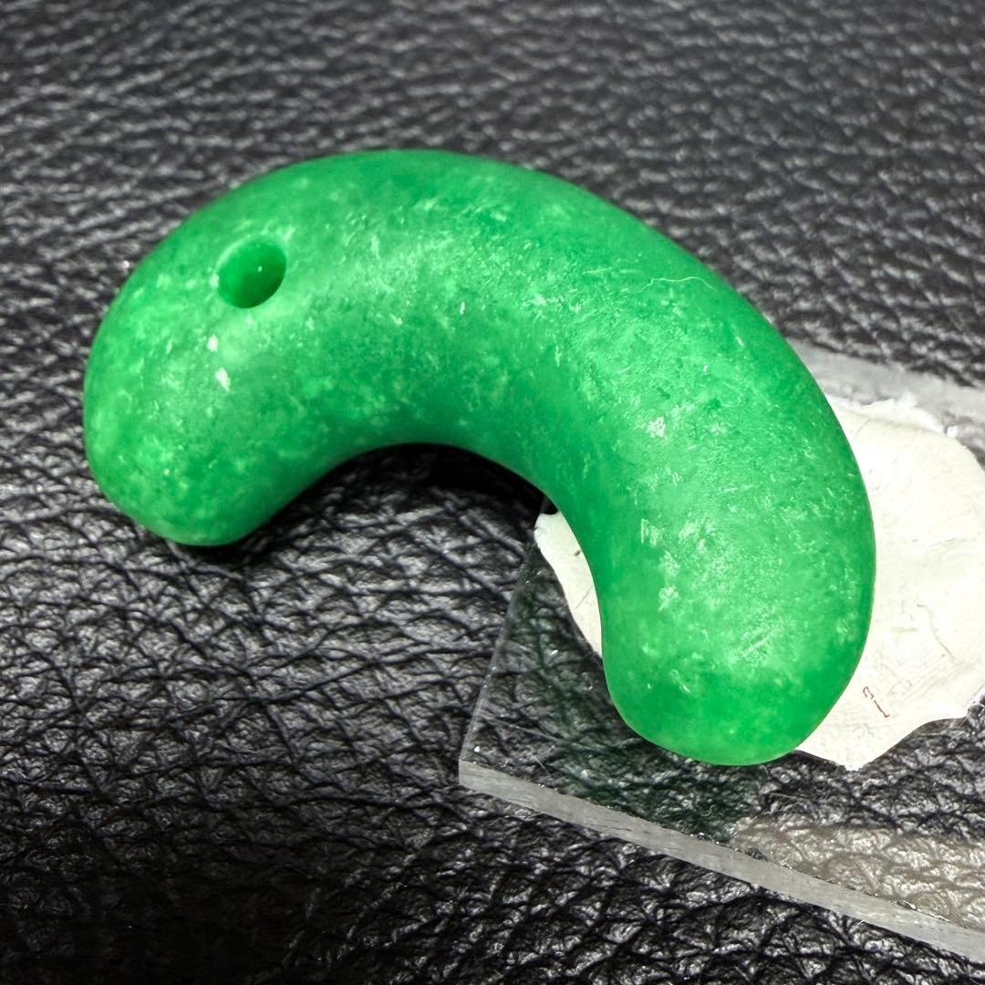 縄文、弥生、硬玉大珠、魔除け石 透明度ある古墳期 ヒスイ硬玉翡翠 勾玉