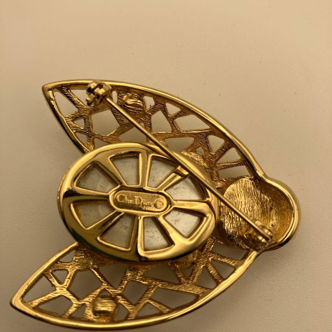 Christian・Dior ディオール　透かし模様のパールブローチ