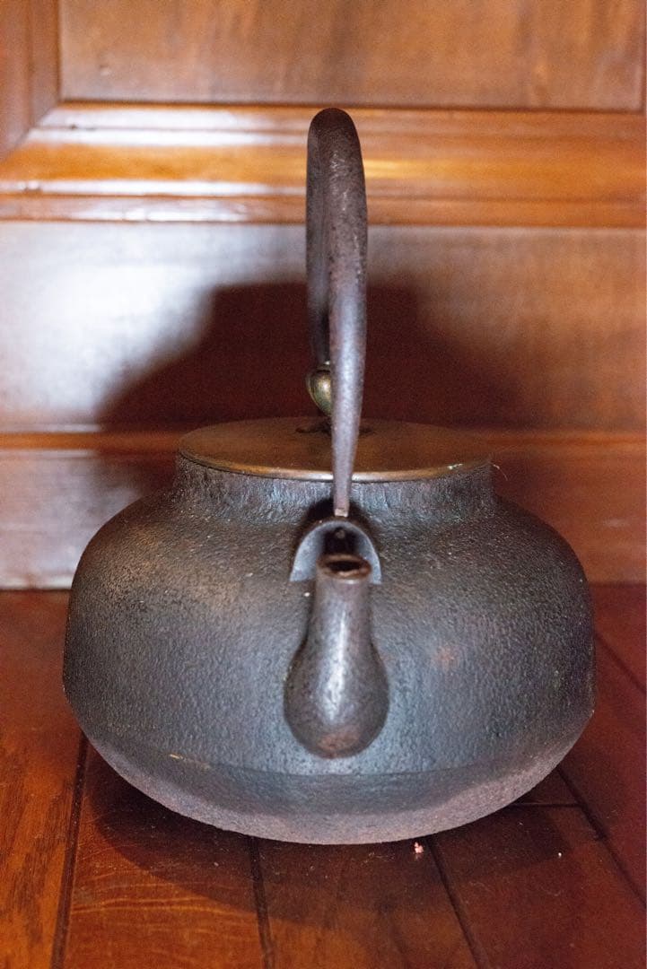 煎茶道具 古作 時代物 鉄瓶 釜師 雲色堂造 銅蓋 湯沸