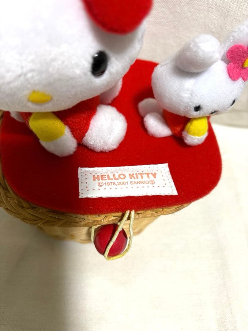 【希少！！】HELLOKITTY 藤のカゴ ボックス うさぎちゃん付き