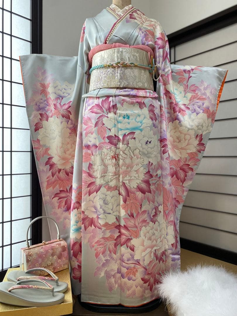 振袖フルセット！　流行りのニュアンスカラーに大きな花柄　くすみ水色地です♪