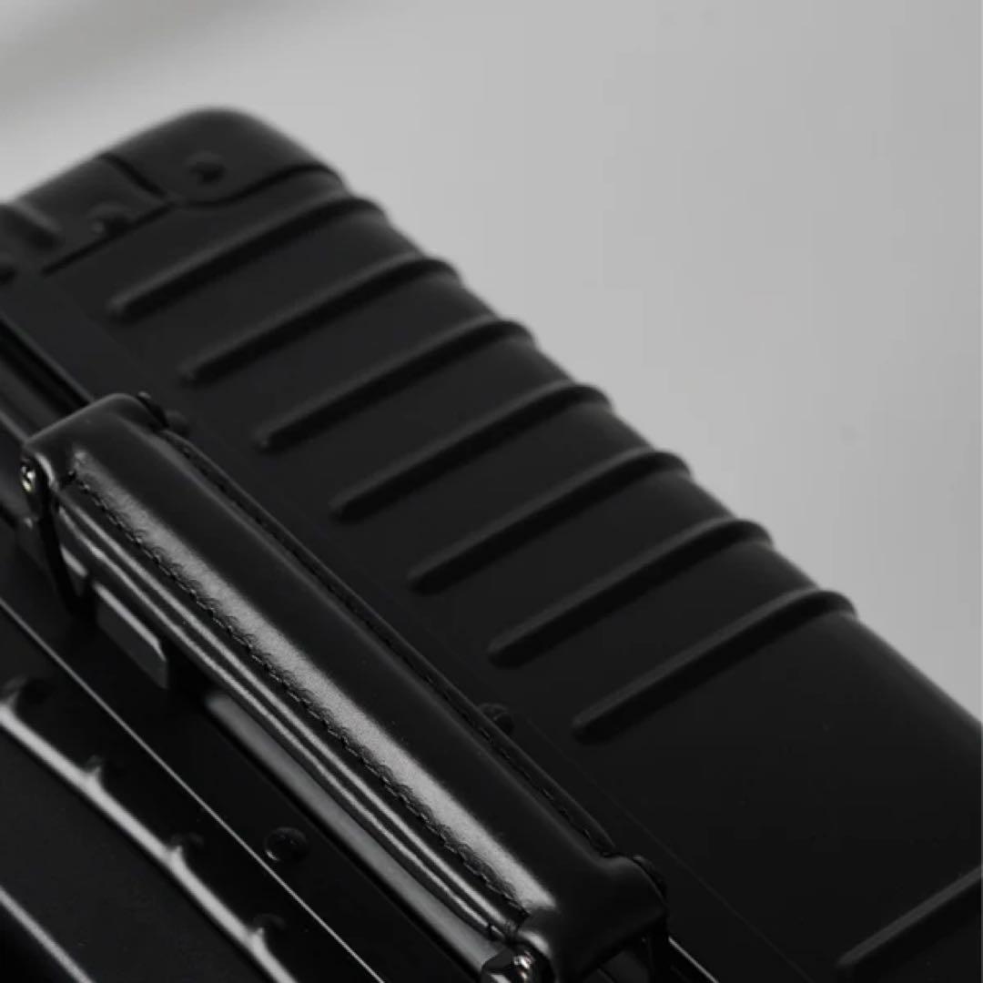 新型・新品未使用 イノベーター・アルミキャリーケース・ステルスブラック36L