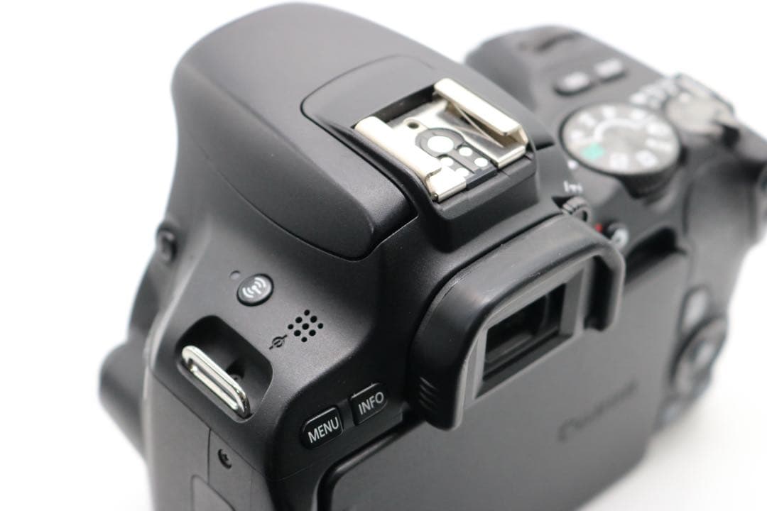 美品ですが少し訳アリ 【Canon EOS Kiss X9 ダブルレンズセット】