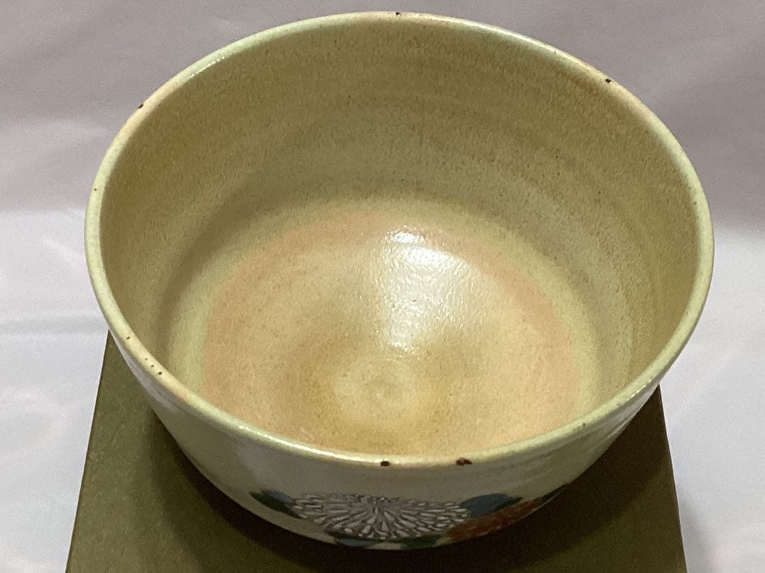 茶道具　抹茶碗　萬古窯　加賀瑞山　多色菊花模様の茶碗　金彩　貫入