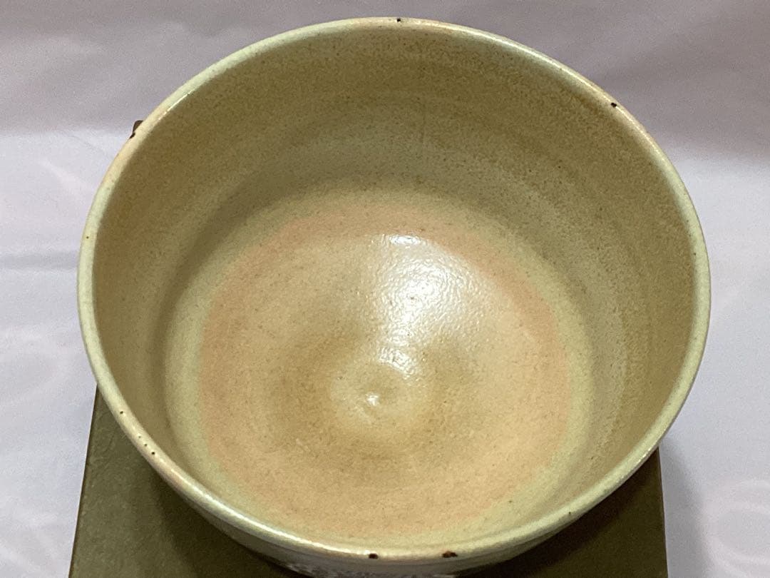 茶道具　抹茶碗　萬古窯　加賀瑞山　多色菊花模様の茶碗　金彩　貫入