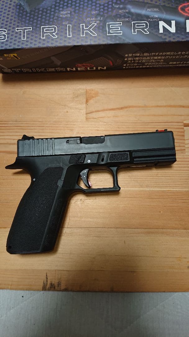 Carbon8 STRIKER NEUN ガスガン マガジン4個付き