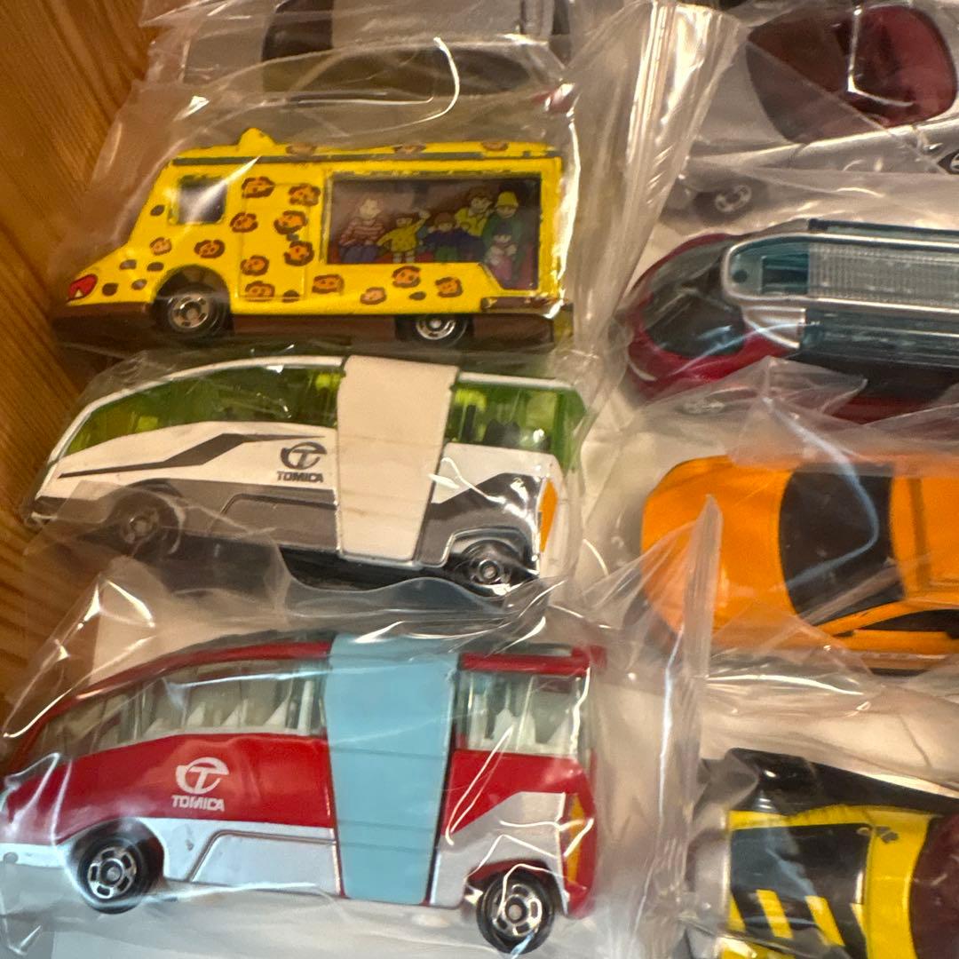 2335.トミカ70台まとめ売り