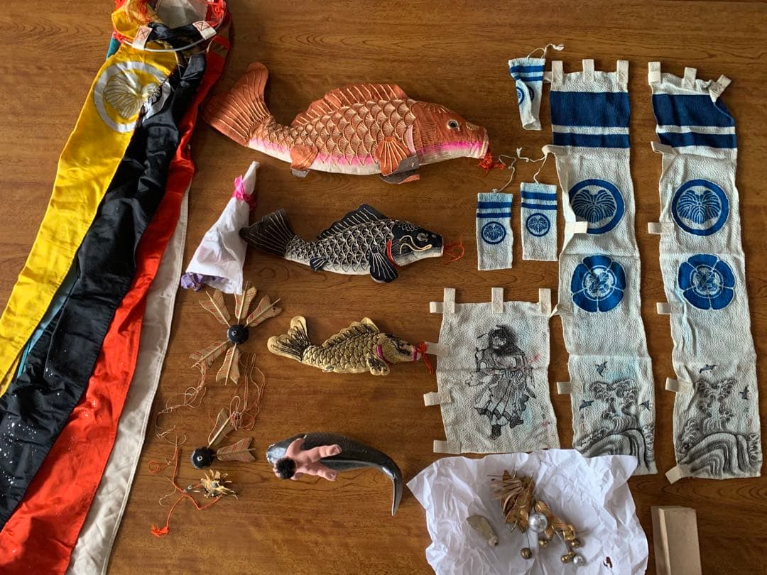 美術工芸品 明治中期 刺繍紋章店作の室内飾り用の鯉のぼり部材一式貴重品