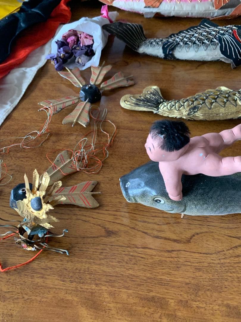 美術工芸品 明治中期 刺繍紋章店作の室内飾り用の鯉のぼり部材一式貴重品