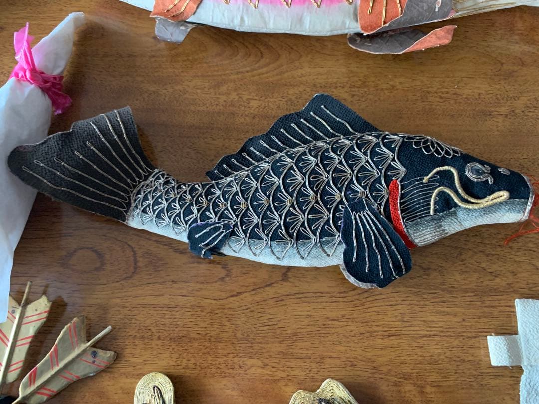 美術工芸品 明治中期 刺繍紋章店作の室内飾り用の鯉のぼり部材一式貴重品