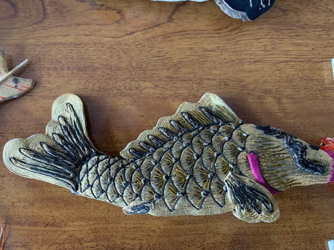 美術工芸品 明治中期 刺繍紋章店作の室内飾り用の鯉のぼり部材一式貴重品