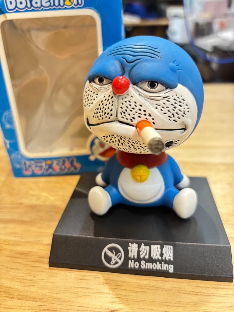 ドラえもん 喫煙中 フィギュア 元箱付き