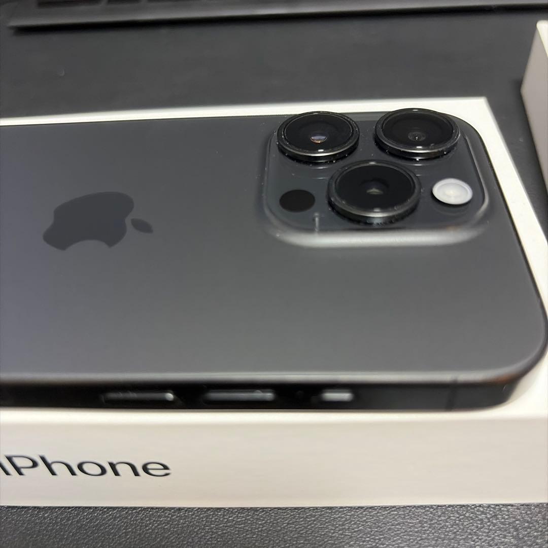 iPhone 15 Pro 256GB ブラックチタニウムSIMフリー版