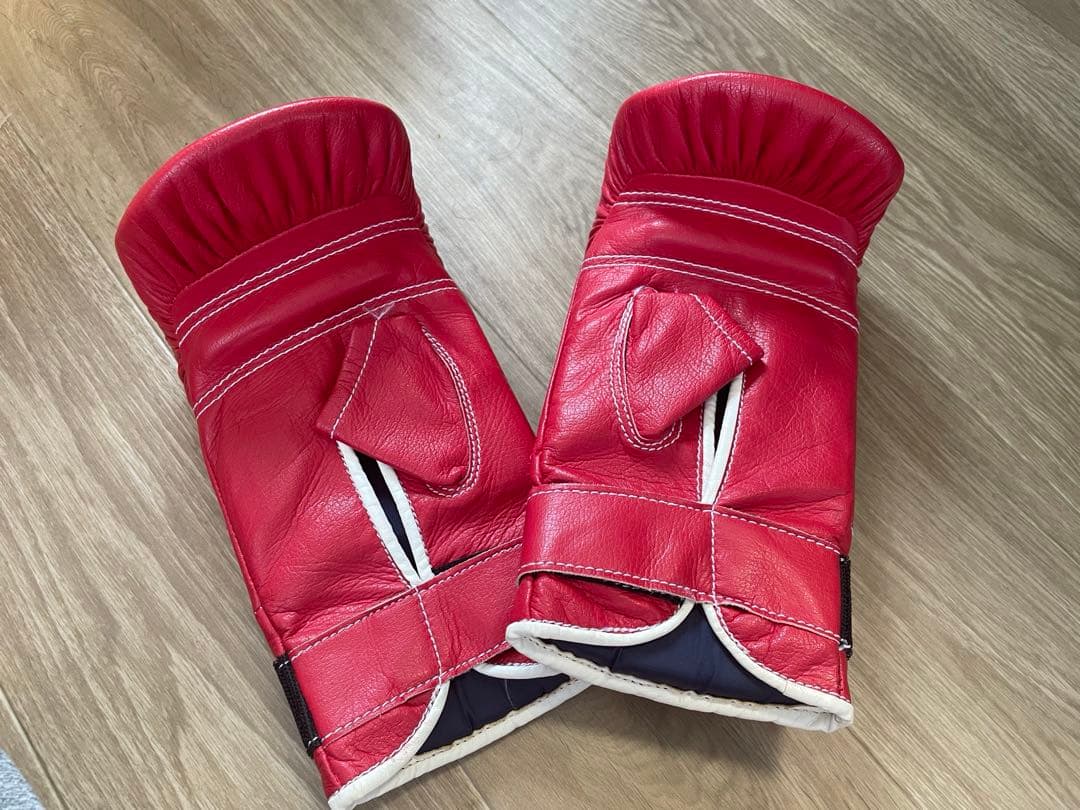 未使用　美品　ウイニング パンチンググローブ　ボクシング　赤　井上尚弥
