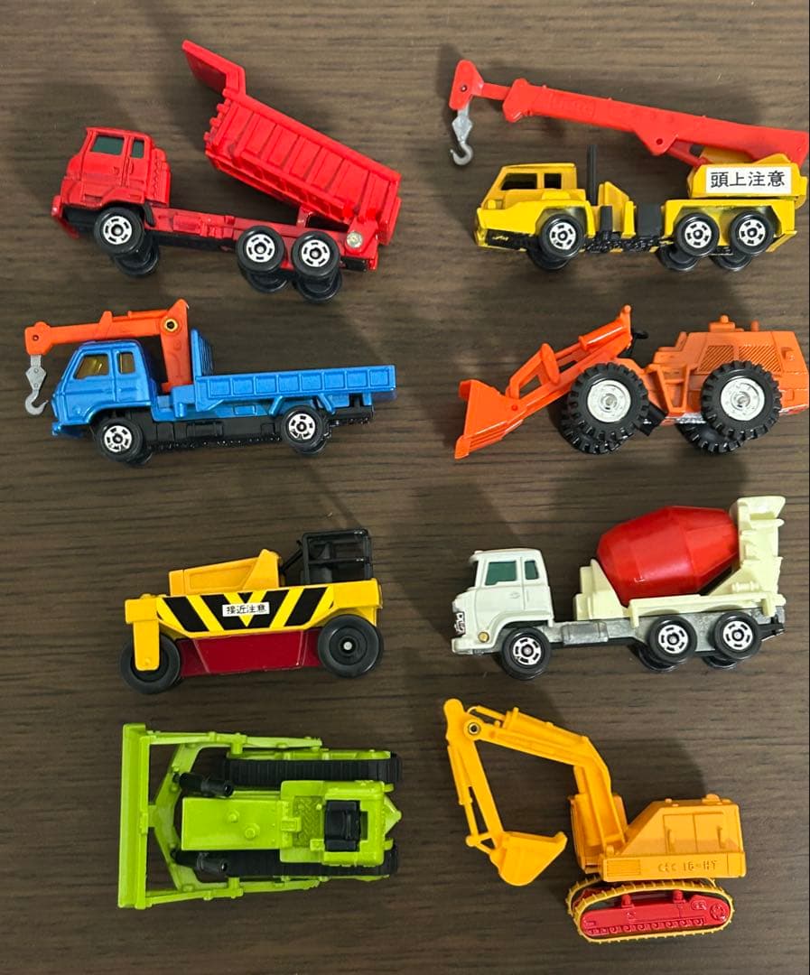 トミカ ギフトセット デラックス建設車セット 工事標識付