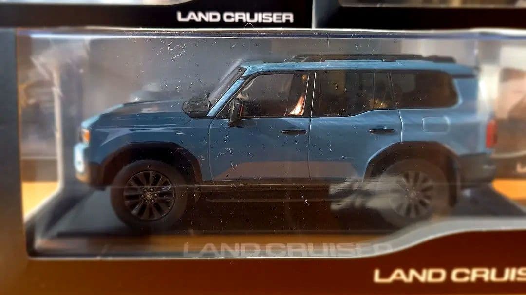 ランクル250 1/30クリアケース入ミニカー9台セット