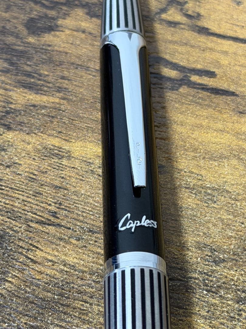 新品未使用　1971年製　キャップレス　ストライプ　14金　万年筆　細字　備品付