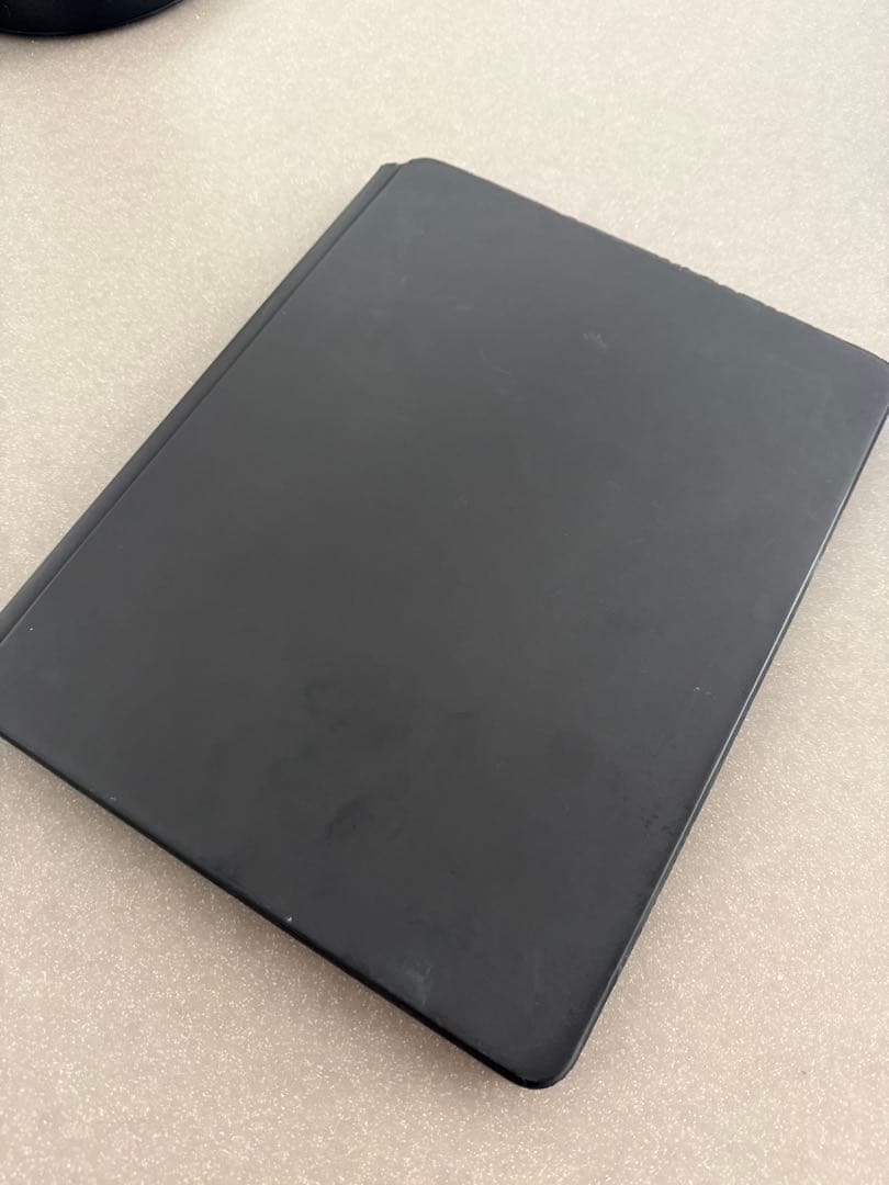 iPad Pro 12.9インチ　第五世代　128GB マジックキーボード