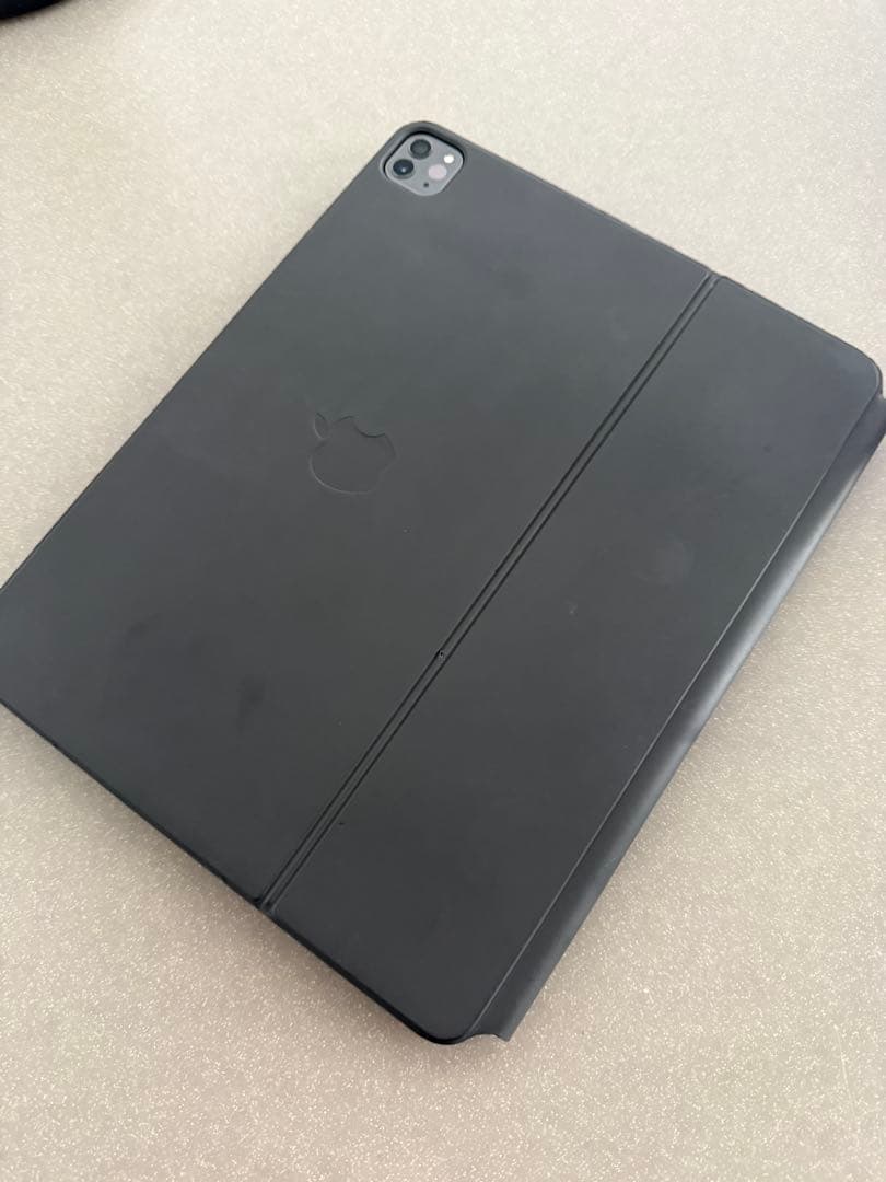 iPad Pro 12.9インチ　第五世代　128GB マジックキーボード