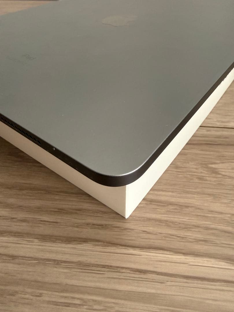 iPad Pro 12.9インチ　第五世代　128GB マジックキーボード