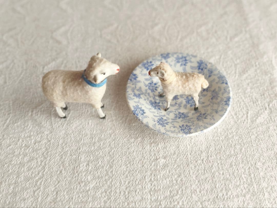 * antique sheep ✵ * 水色リボンのステキな羊さん
