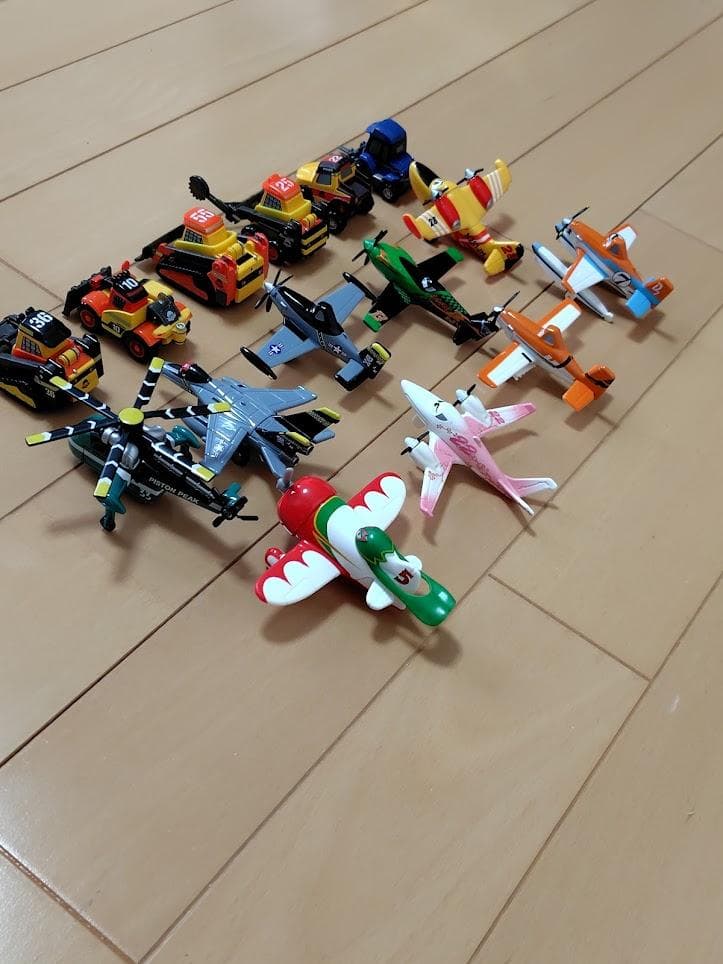 【レア・美品・送料無料】カーズ トミカ Planes １５個セット　バラ売り不可
