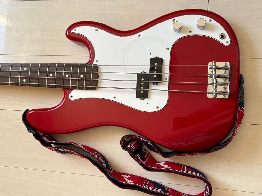 Fender P-Bass レッド